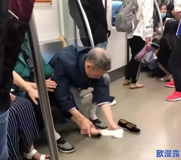 日本少妇撒尿BBBwBBBw毛引发热议,网友纷纷表示对这种现象感到震惊与好奇,讨论其背后的文化和社会影响 日本少妇撒尿BBBwBBBw毛引发热议,网友纷纷表示对这种现象感到震惊与好奇,讨论其背后的文化和社会影响