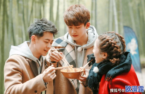 黑花打开生腔＂！某明星被曝与经纪人热恋，绯闻不断引发网友猜测和讨论