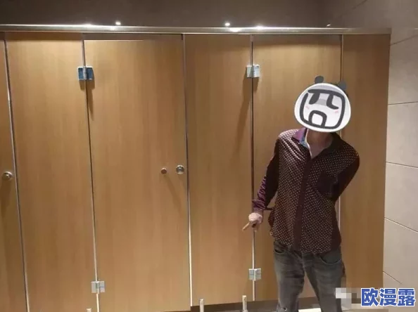 沟厕盗撮引发热议:网友纷纷表示应加强公共场所监控与隐私保护,呼吁严惩违法行为以维护社会安全 沟厕盗撮引发热议:网友纷纷表示应加强公共场所监控与隐私保护,呼吁严惩违法行为以维护社会安全