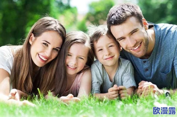 彩虹男孩小蓝gary：一个勇敢追求自我认同与爱的故事，展现了多元文化背景下的成长与挑战