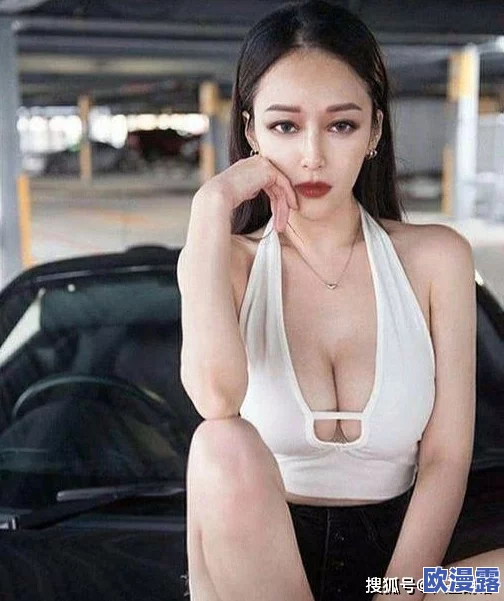 美女两腿间流出白浆，网友热议：这究竟是意外还是故意？背后隐藏的故事让人惊讶！