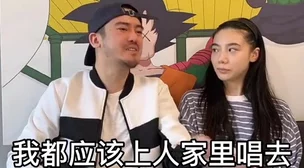 班长让我吃她胸摸她奶，结果我发现了一个不为人知的秘密，她竟然有着惊人的才华和温柔的一面