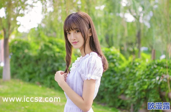 李丽莎喷水视频引发热议，网友纷纷讨论其背后的故事与影响，相关话题持续升温中