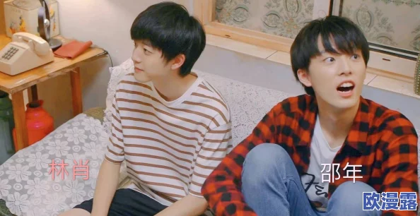 夫妻两人看b站伤感电视剧，情感共鸣引发深思，两人共同回忆往昔岁月的温暖与遗憾