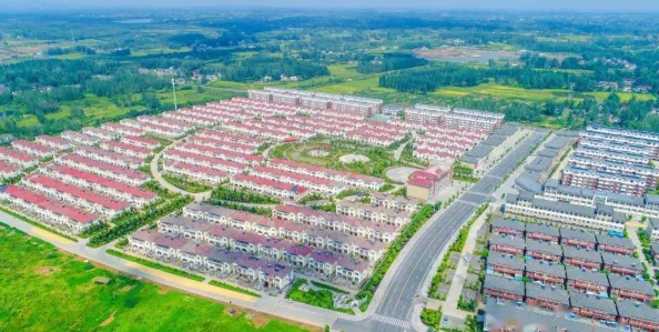 城中村找了个不错的居住环境，结合本地文化与现代设施，实现了宜居与经济发展的完美平衡