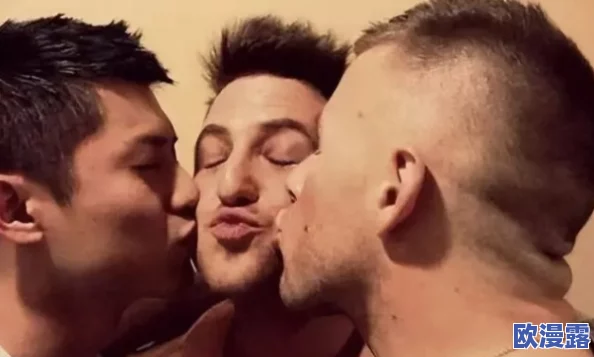 男同教练Gay互吃鳮，展现了同性恋群体在体育领域中的亲密关系与支持，同时也引发了对性别认同和社会接受度的讨论