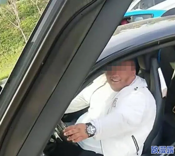 开三门的正确姿势图片：网友热议如何优雅地打开车门，分享各自的经验与技巧，引发众多讨论和互动