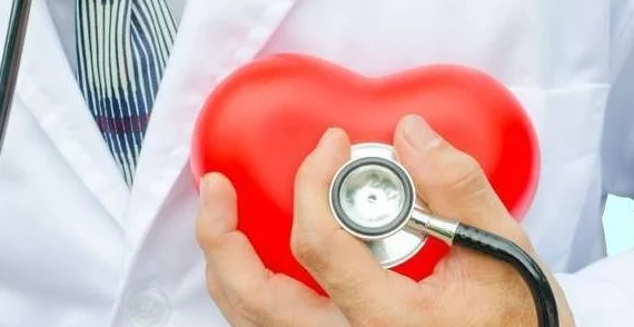 男人喜欢一只手能握住的胸围吗？最新调查结果出乎意料，揭示了男性对女性身材的真实偏好！