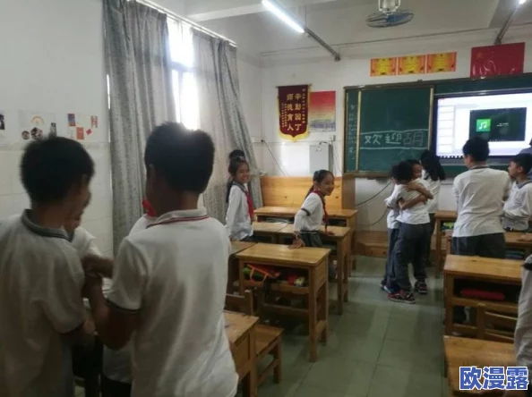 班长上课把跳d开关开到最大，导致全班同学意外体验超强音效的趣味课堂现象分析与反思