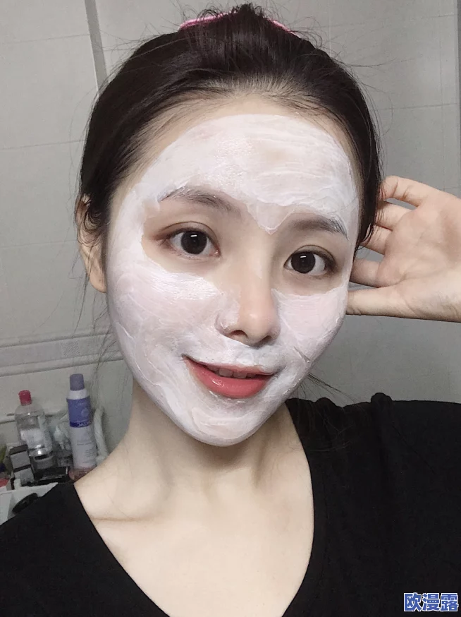 上面一边亲下一边面膜使用方法，让我感觉肌肤轻盈焕发光彩，好评如潮！