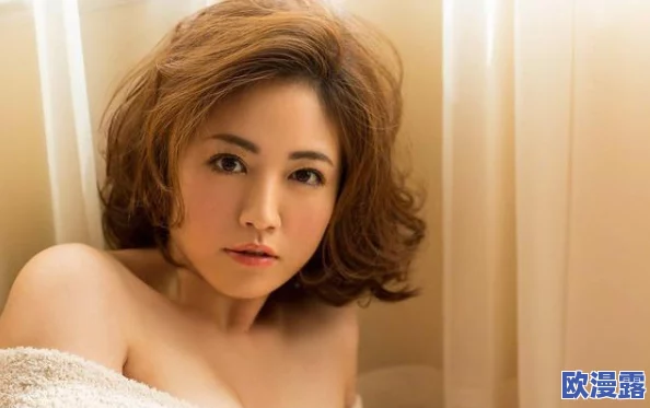 日本丰满人妻HD浓毛是一部聚焦于成熟女性魅力的影视作品，展现了她们独特的风韵与生活态度
