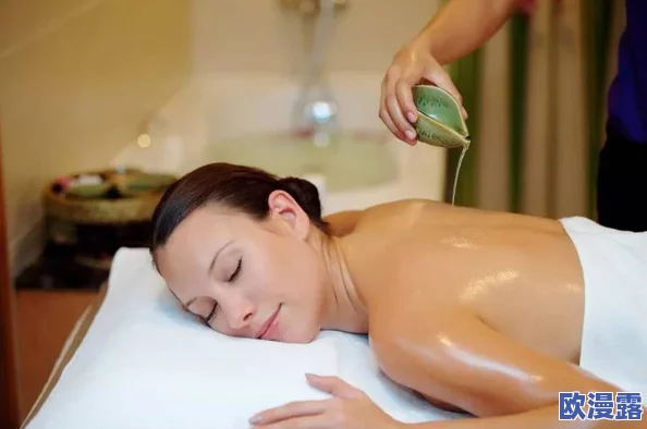 少妇浴室精油按摩2：令人震惊的秘密竟然在这里揭晓，带你体验前所未有的舒适和放松!