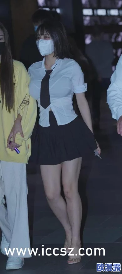 泰国娇小XXX另类惊爆！这个身材娇小的模特挑战传统审美，勇敢展现自我，赢得万千粉丝热议！