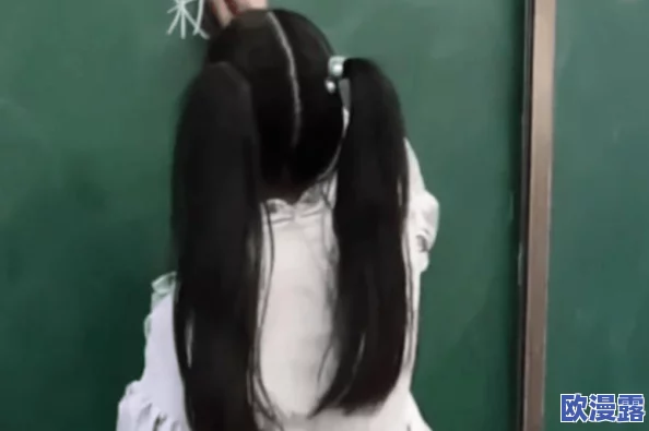 隔壁的老师呻吟声引发学生恐慌，校园内外纷纷猜测背后真相，令人震惊的事件曝光！