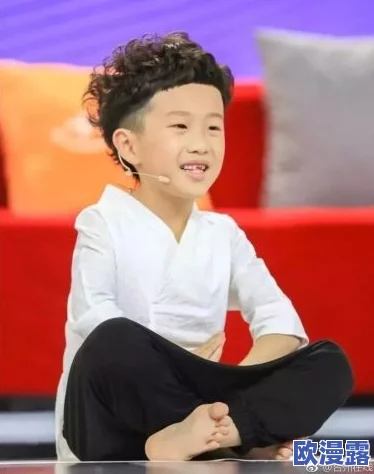 杨柳袁子仪瑜伽教练的背景及其在现代瑜伽发展中的影响与贡献分析