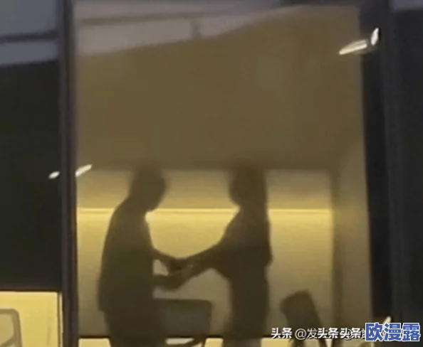 男女做羞羞，竟然在公共场合被拍到！目击者惊呼：这也太大胆了吧！