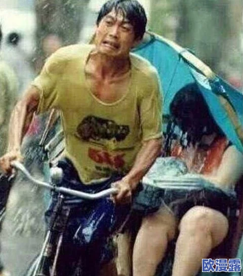 宏Gay被猛男cao精品外卖，震惊全国的事件竟然在街头发生，目击者纷纷拍下全过程！