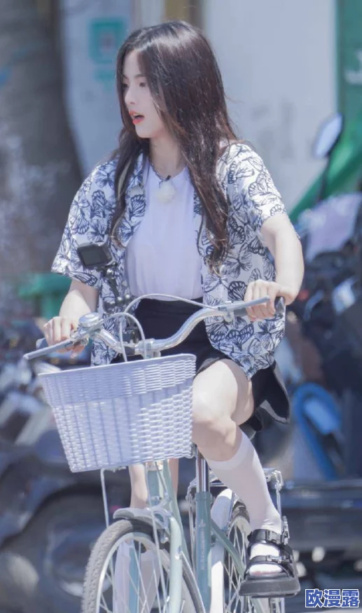 性感美女视频：最新社交媒体挑战引发热议，网友纷纷分享创意作品与个人风格展示！