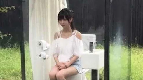 超清厕所tp漂亮美眉们嘘嘘,社交媒体热议新潮流,网友纷纷分享独特体验与趣味视频,引发广泛关注与讨论 超清厕所tp漂亮美眉们嘘嘘,社交媒体热议新潮流,网友纷纷分享独特体验与趣味视频,引发广泛关注与讨论