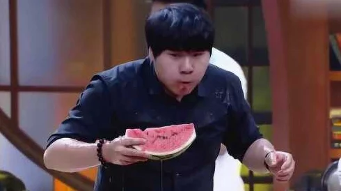 每日大赛在线吃瓜：震惊！知名选手因作弊被当场揭发，比赛瞬间陷入混乱！