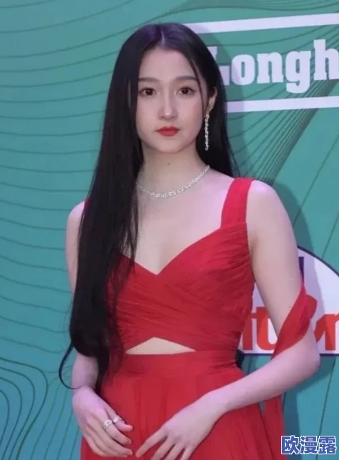 菲律宾娇小小小泬XXX：惊艳全场的绝美身材引发热议，网友纷纷点赞称其为“完美尤物”！