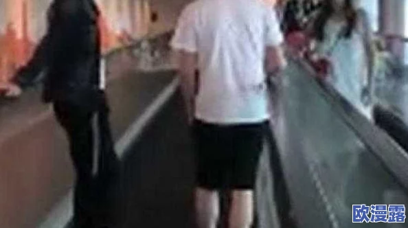 男生操美女：近日网络上流传一段视频，引发热议，网友们对事件的真实性和背后的故事展开了激烈讨论