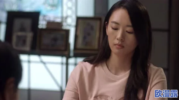 人妻寂寞按摩电影：女主角被曝与导演私下交往，拍摄现场频传暧昧情愫引发热议！