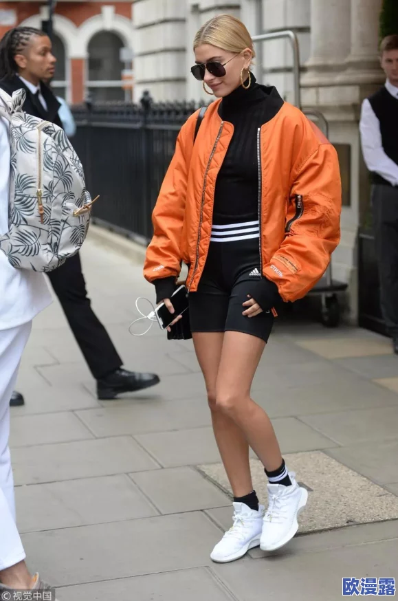 黄色动作视频:最新动态揭示行业发展趋势与观众偏好变化,影响未来内容创作方向 黄色动作视频:最新动态揭示行业发展趋势与观众偏好变化,影响未来内容创作方向