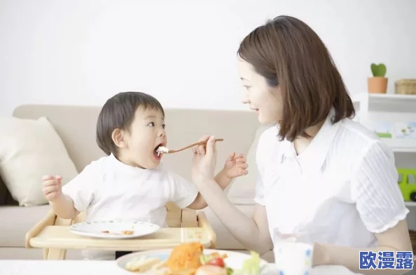 小孩半夜喂姐姐吃东西好吗？专家解读：这样做对孩子的健康和家庭关系影响几何？