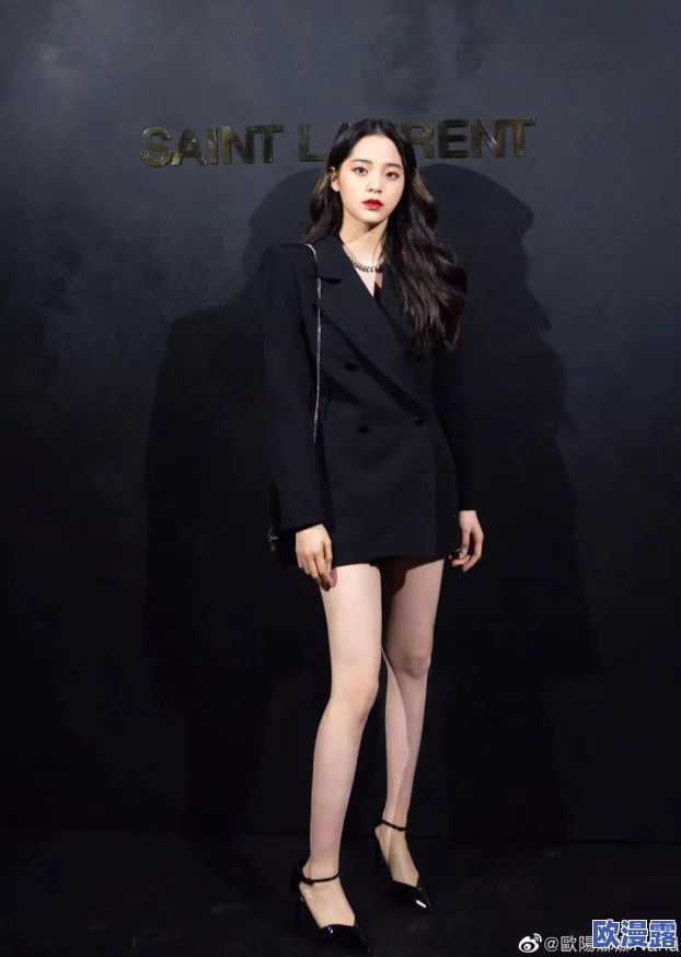 国模娜娜劈腿事件持续发酵，网友热议其感情生活及对模特行业的影响，引发广泛关注与讨论