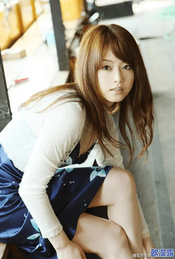 吉沢明步西西人体最新动态：她在社交媒体上分享了近期的生活点滴，粉丝们纷纷留言支持与祝福