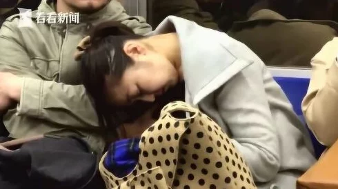 痴汉满员电车侵犯女子校生,警方已介入调查并呼吁加强公共交通安全措施以保护乘客权益 痴汉满员电车侵犯女子校生,警方已介入调查并呼吁加强公共交通安全措施以保护乘客权益
