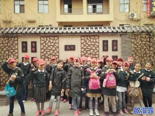 探索欧美黄色动态图的魅力与文化背景，揭示其在现代艺术中的独特地位