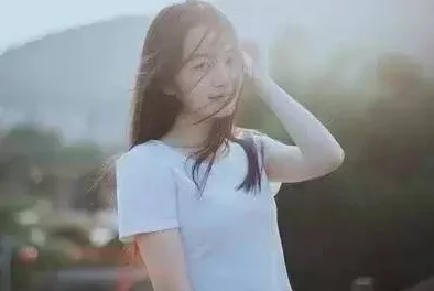 探讨现代社会对女性自然行为的接受度：美女拉屎无遮挡现象引发的文化反思与性别平等讨论