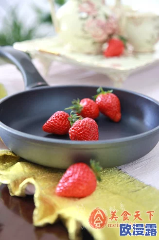 草莓丝瓜芭乐鸭脖奶茶搭配，真是奇妙的组合，口感丰富，让人欲罢不能！