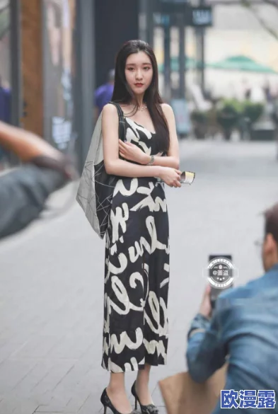 娇小xxx,真是让人心动的身材,既可爱又充满魅力,令人忍不住想多看几眼! 娇小xxx,真是让人心动的身材,既可爱又充满魅力,令人忍不住想多看几眼!