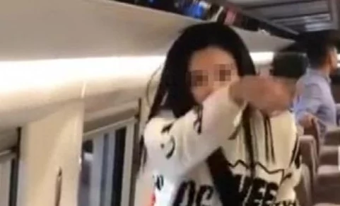 晚上被各种姿势进去高惊爆内幕揭秘让人震惊的真实经历与心理变化引发热议和讨论