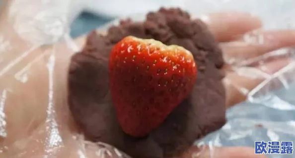 迈开腿来让我尝尝你的草莓图片近日在社交媒体上引发热议网友们纷纷分享自己的草莓美食体验和创意做法 迈开腿来让我尝尝你的草莓图片近日在社交媒体上引发热议网友们纷纷分享自己的草莓美食体验和创意做法